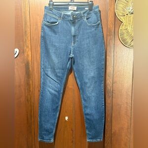 Wrangler women’s high rise skinny Indigo Jeans